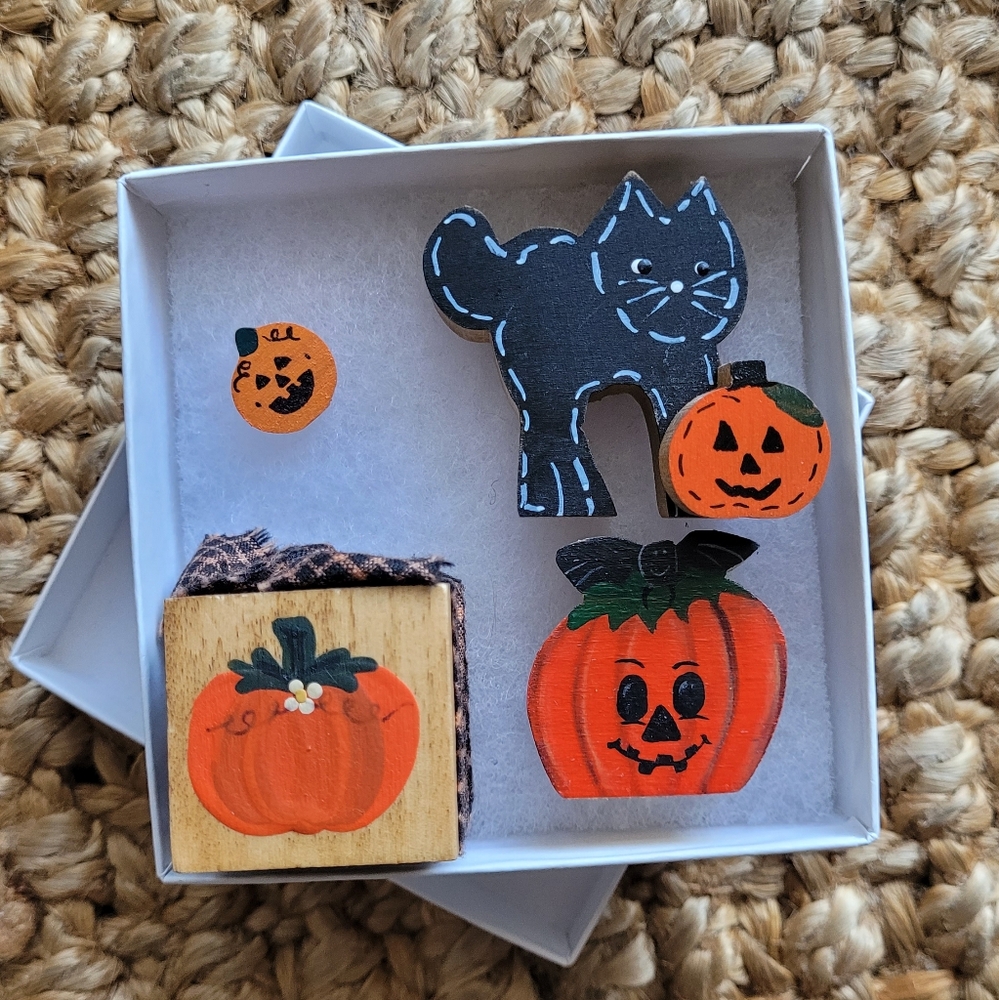 Halloween handcrafted wooden miniatures black cat and assorted pumpkin patch